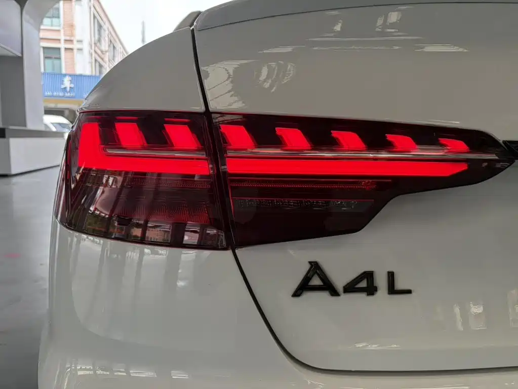 Audi A4L 2023 — фото 13