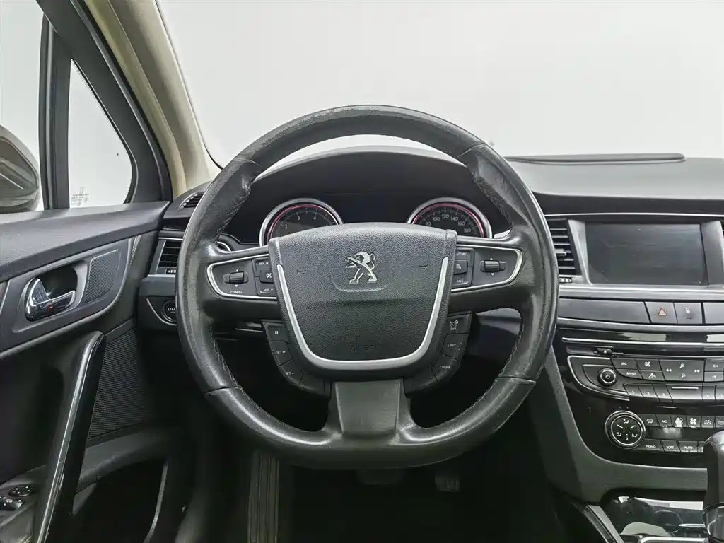 Peugeot 508 2015 — фото 11