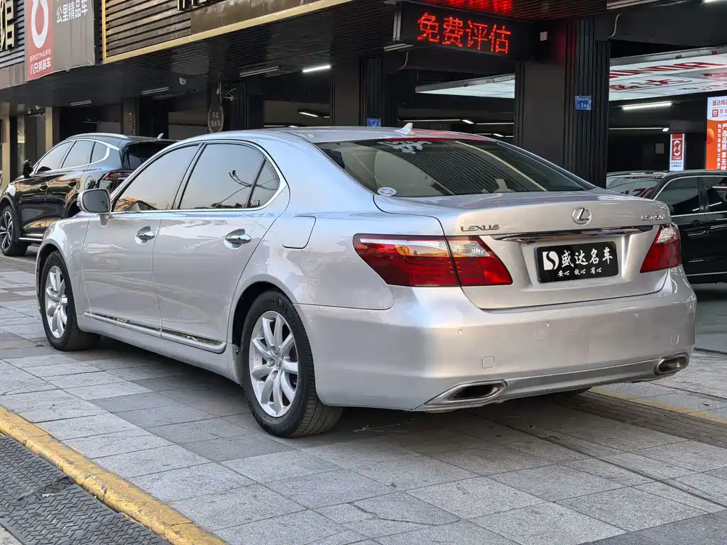 Lexus LS 2010 — фото 6