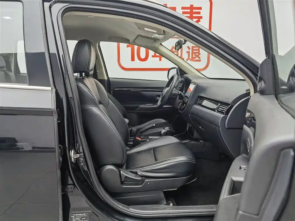Mitsubishi Outlander 2021 — фото 23