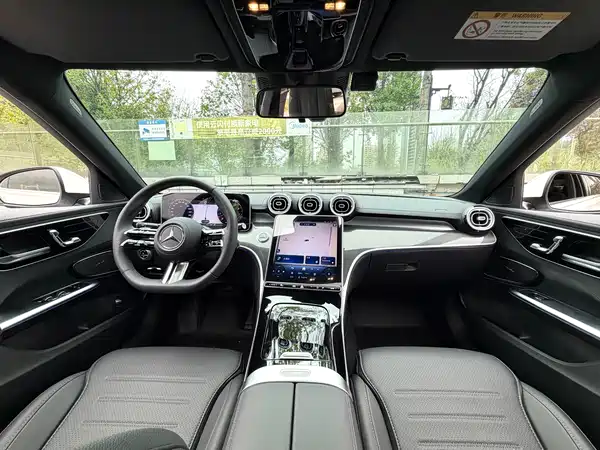 Mercedes-Benz C-Class 2025