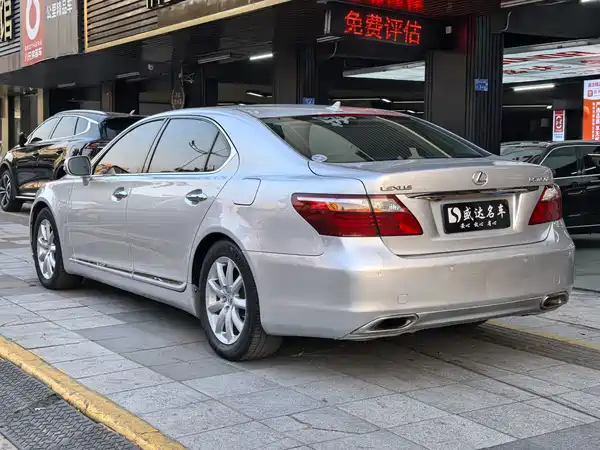 Lexus LS 2010