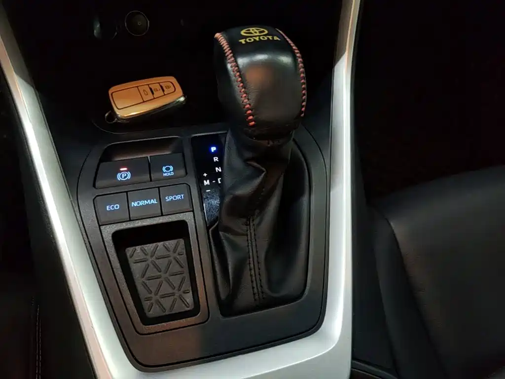 Toyota RAV4 2023 — фото 14