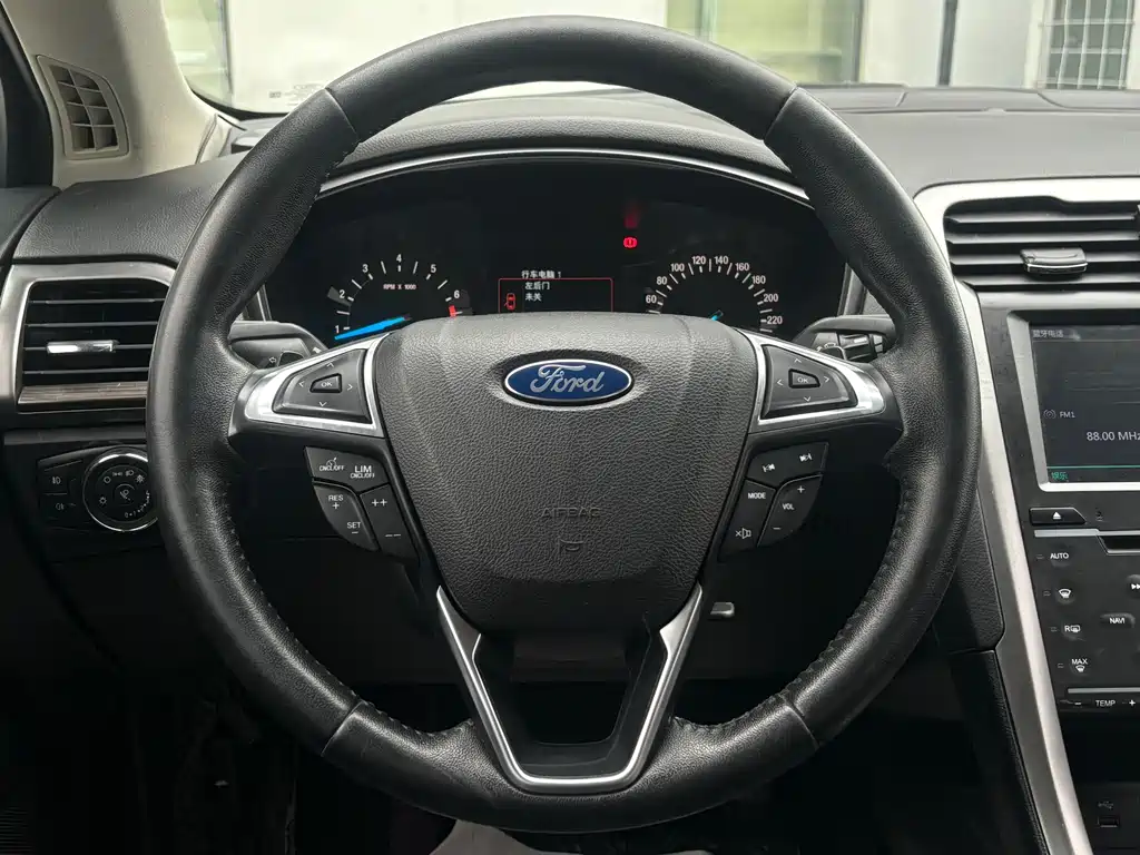 Ford Mondeo 2019 — фото 14