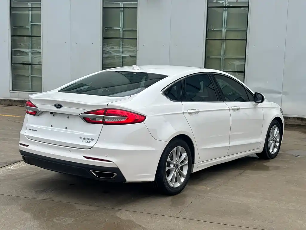 Ford Mondeo 2019 — фото 23