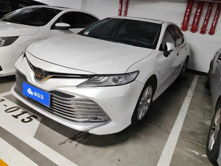 Toyota Camry 2020 — фото 1