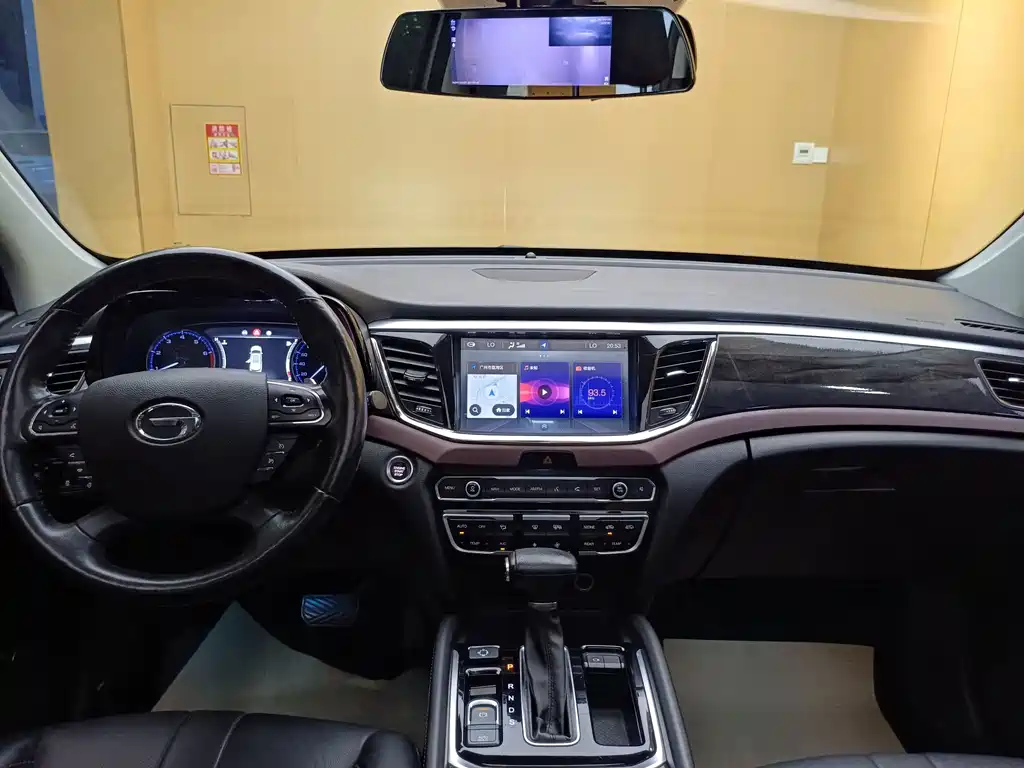 GAC Trumpchi GS8 2017 — фото 19