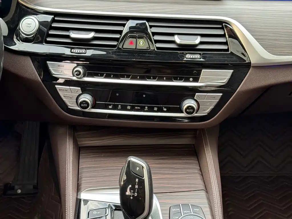 BMW 5 Series New Energy 2020 — фото 7