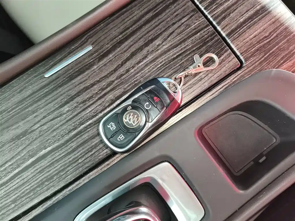 Buick LaCrosse 2017 — фото 18