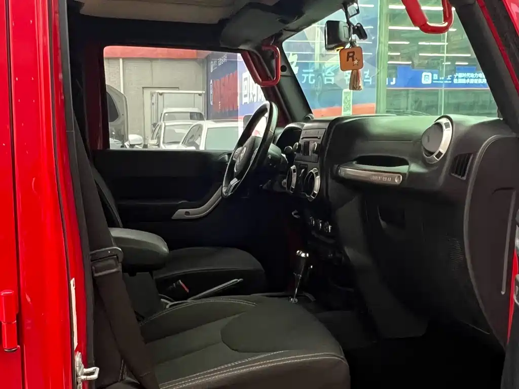 Jeep Wrangler 2014 — фото 17
