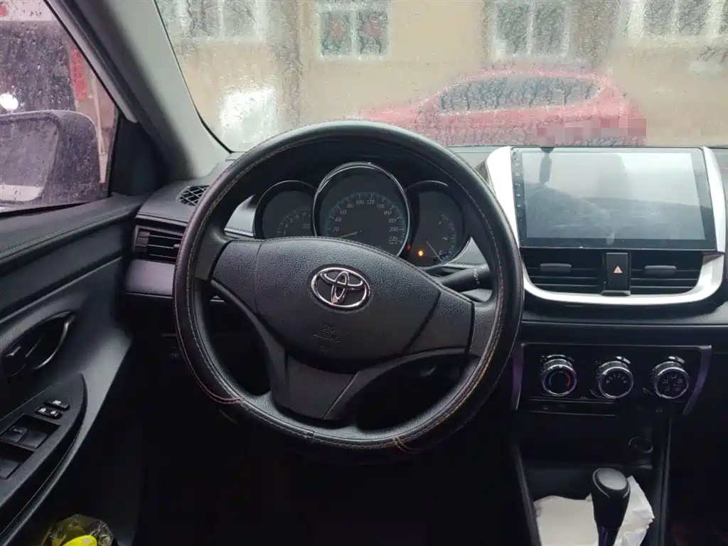 Toyota Yaris L 2019 — фото 3