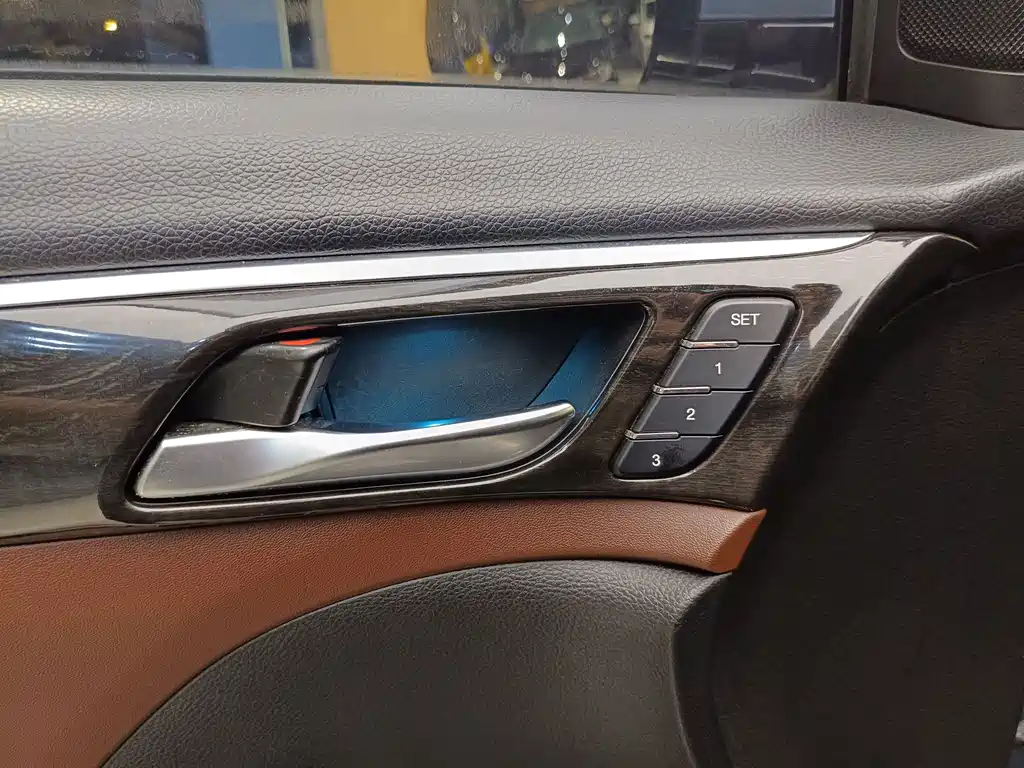 GAC Trumpchi GS8 2017 — фото 8