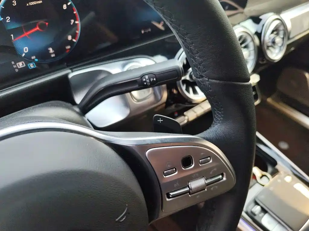 Mercedes-Benz GLB 2023 — фото 10