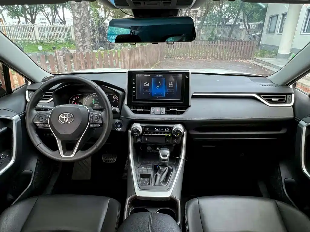 Toyota RAV4 2021 — фото 13