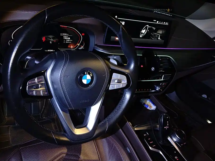 BMW 5 Series 2021 — фото 12
