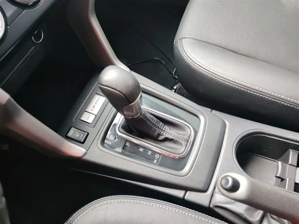Subaru Forester 2015 — фото 10