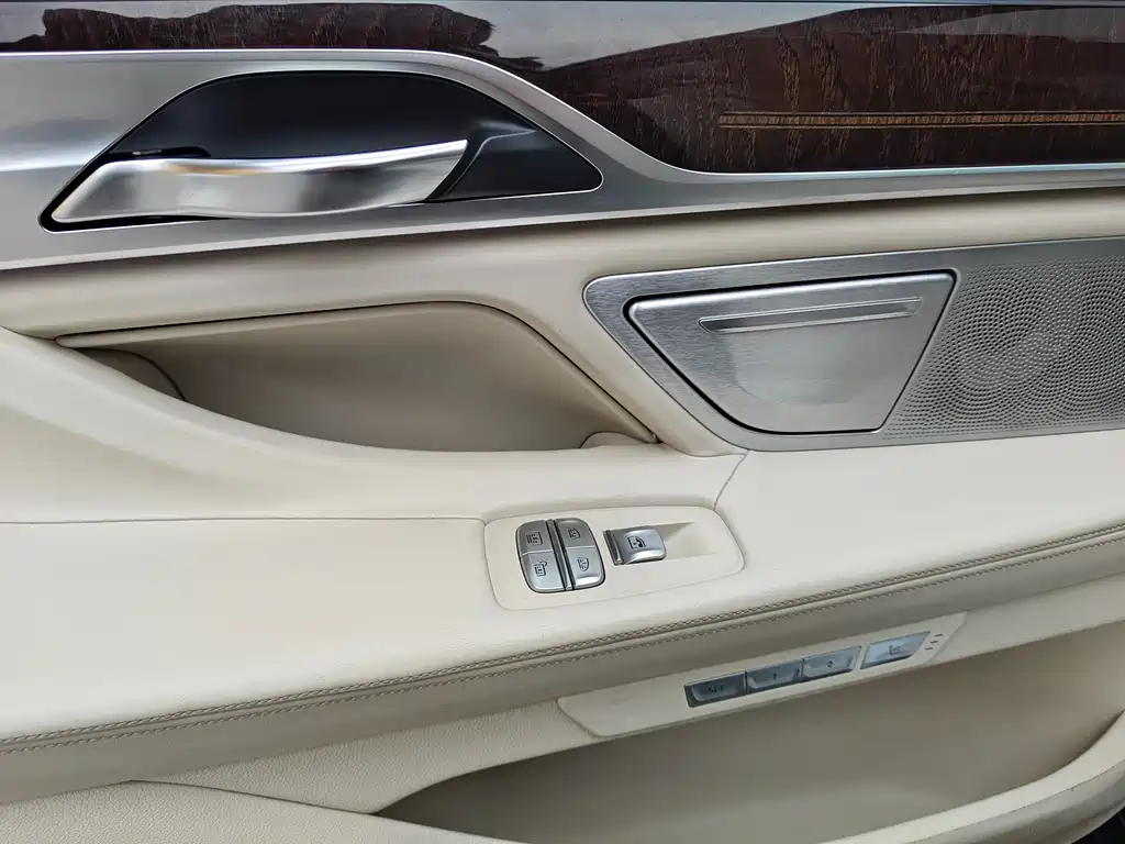 BMW 7 Series 2016 — фото 11