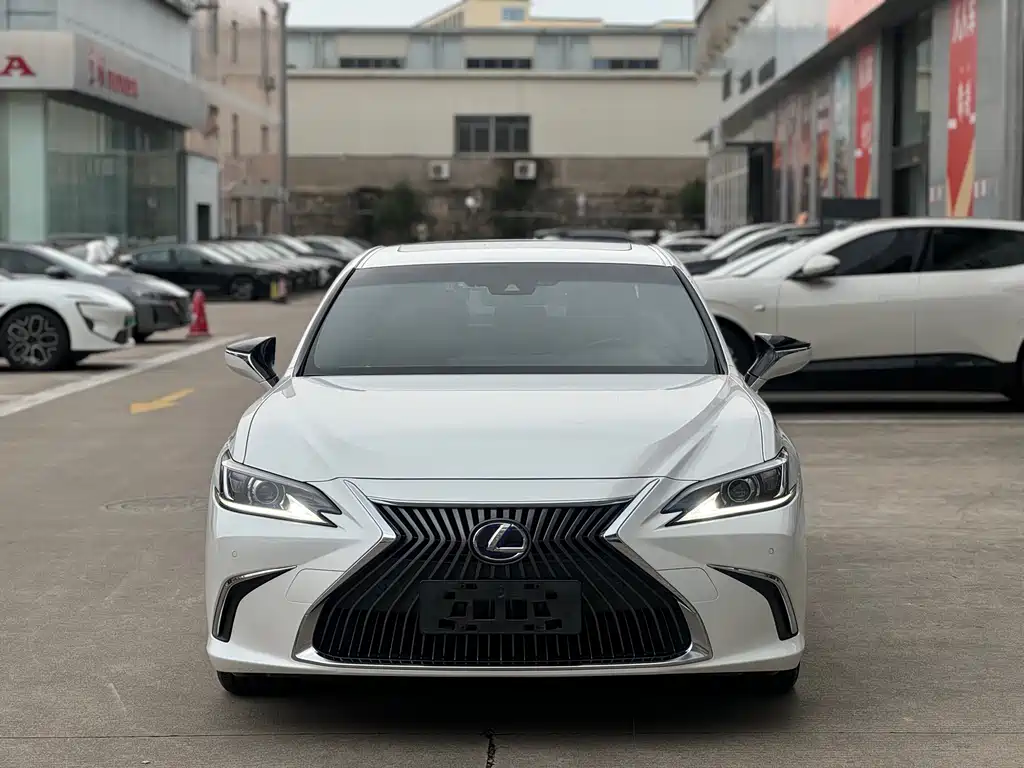 Lexus ES 2019 — фото 2