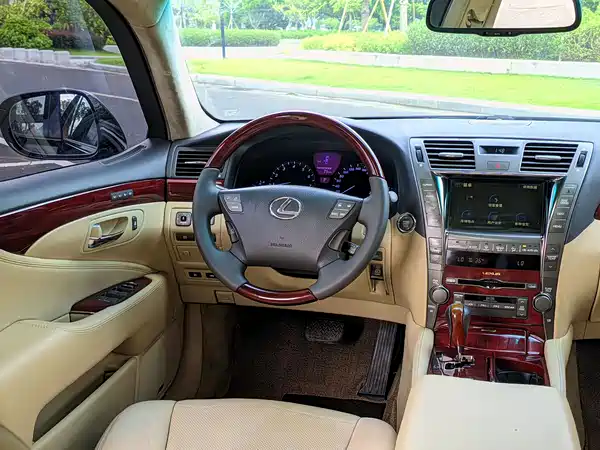Lexus LS 2008