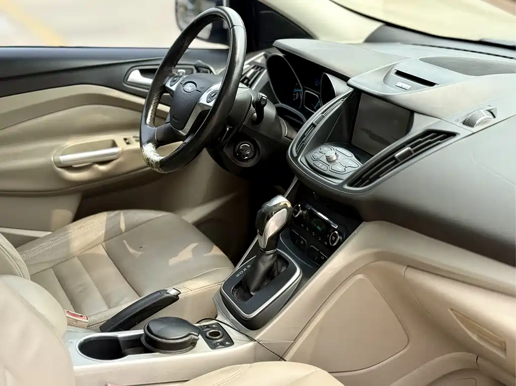 Ford Kuga 2014 — фото 10