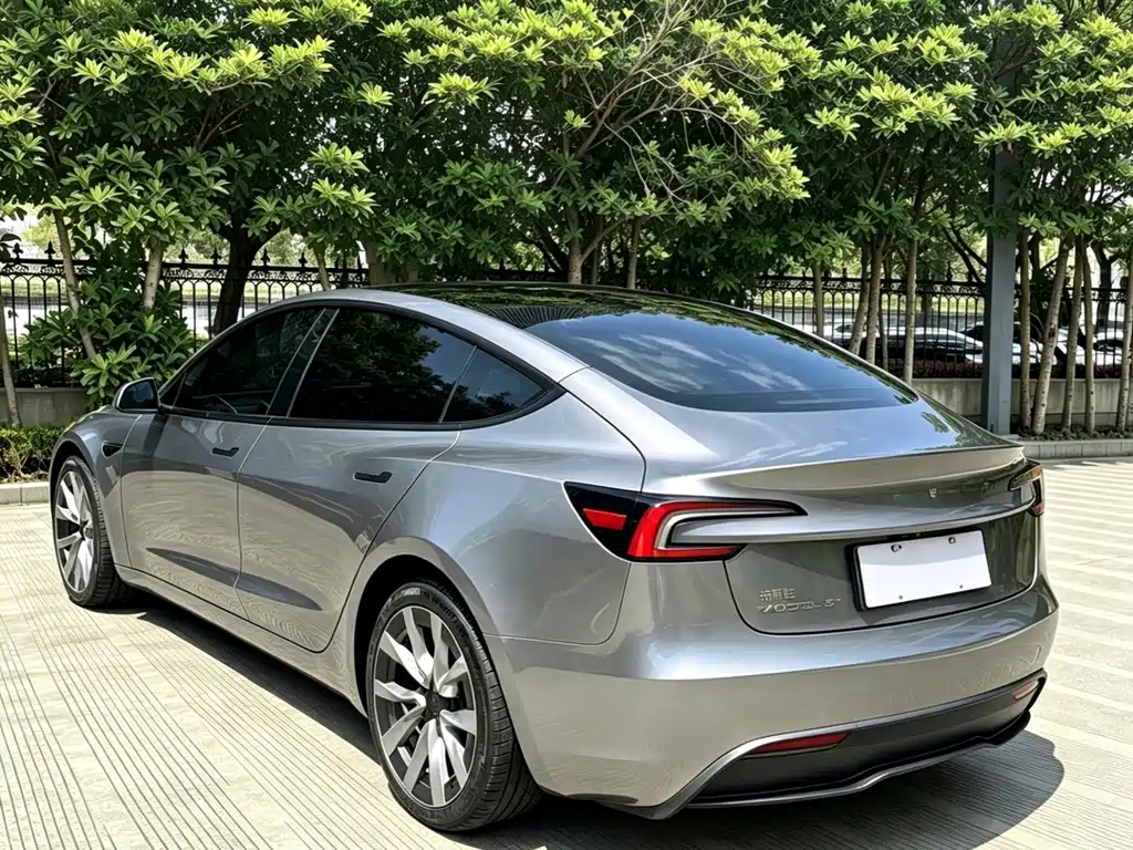 Tesla Model 3 2025 — фото 11