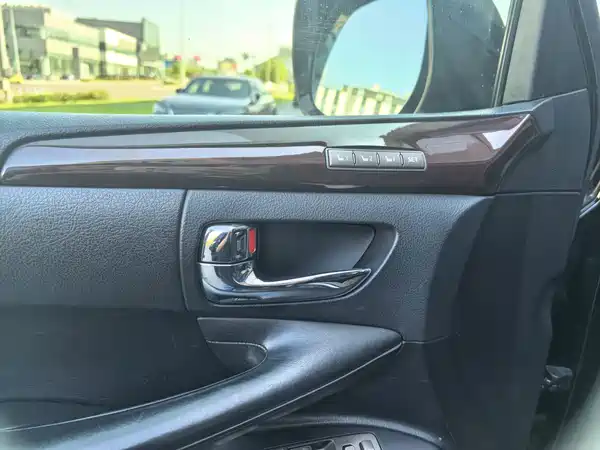 Lexus LX 2011
