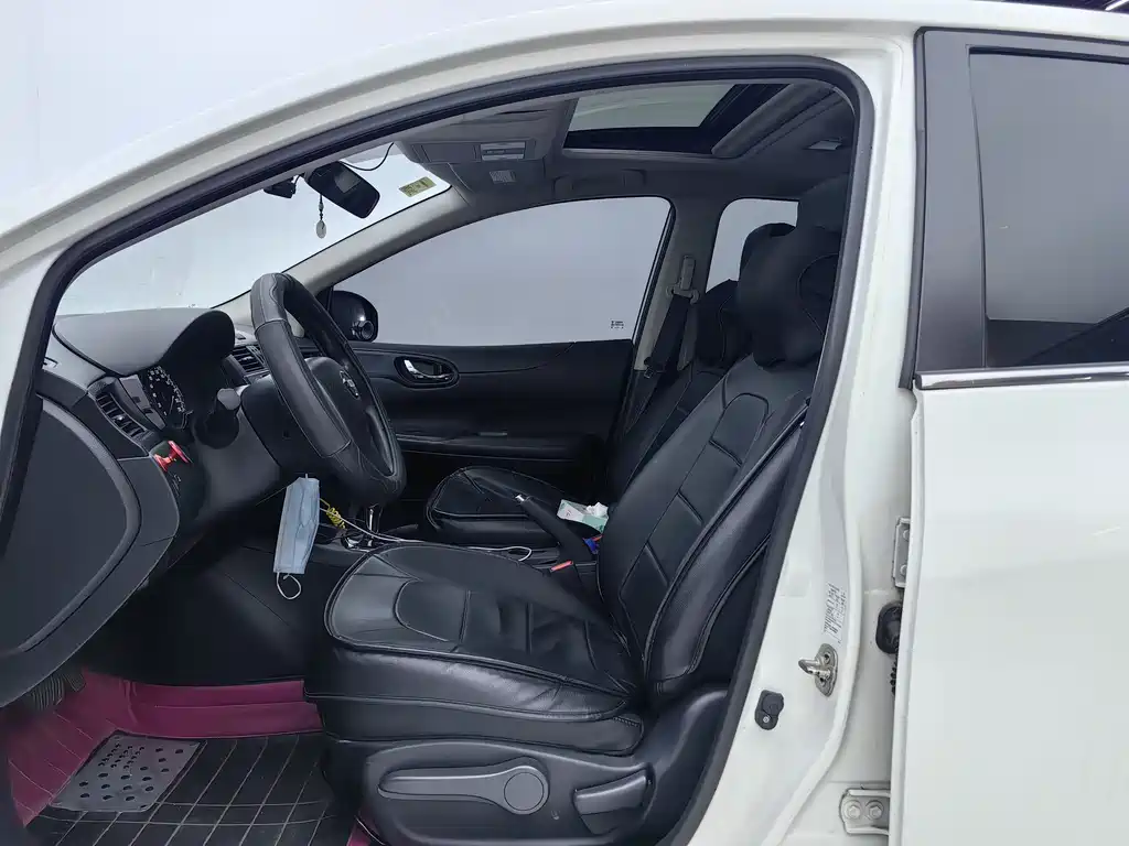 Nissan Tiida 2015 — фото 4