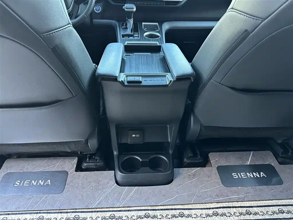 Toyota Sienna 2024 — фото 15