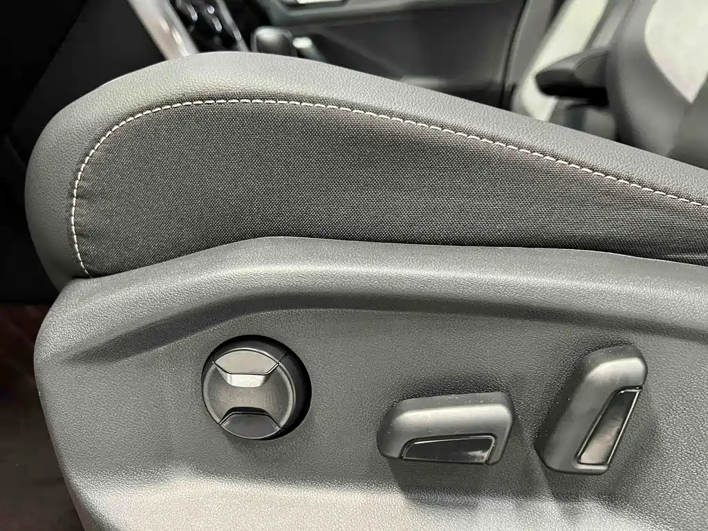 Volkswagen T-Roc 2023 — фото 11