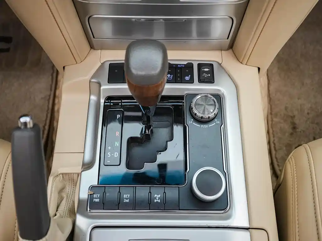 Toyota Land Cruiser 2017 — фото 15