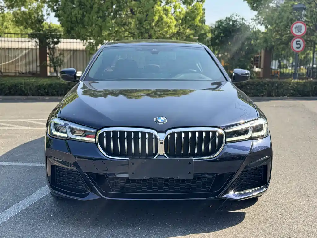 BMW 5 Series 2023 — фото 1