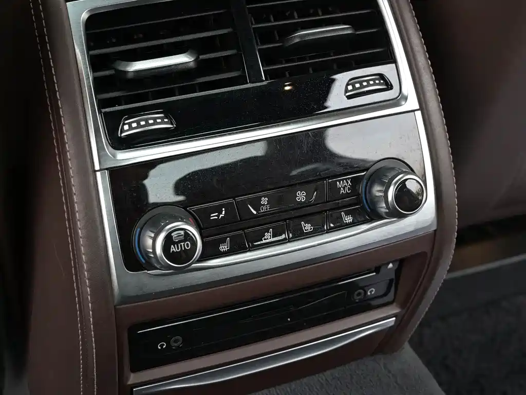 BMW 7 Series 2016 — фото 25