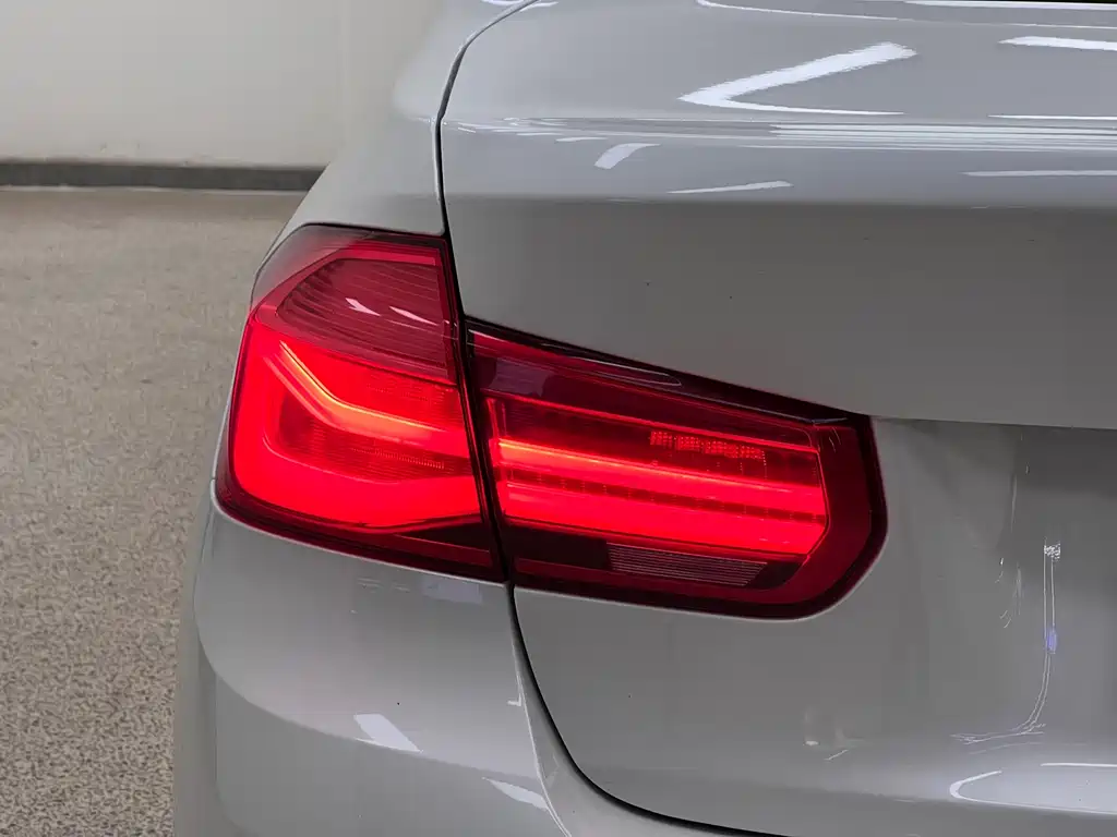 BMW 3 Series 2019 — фото 5