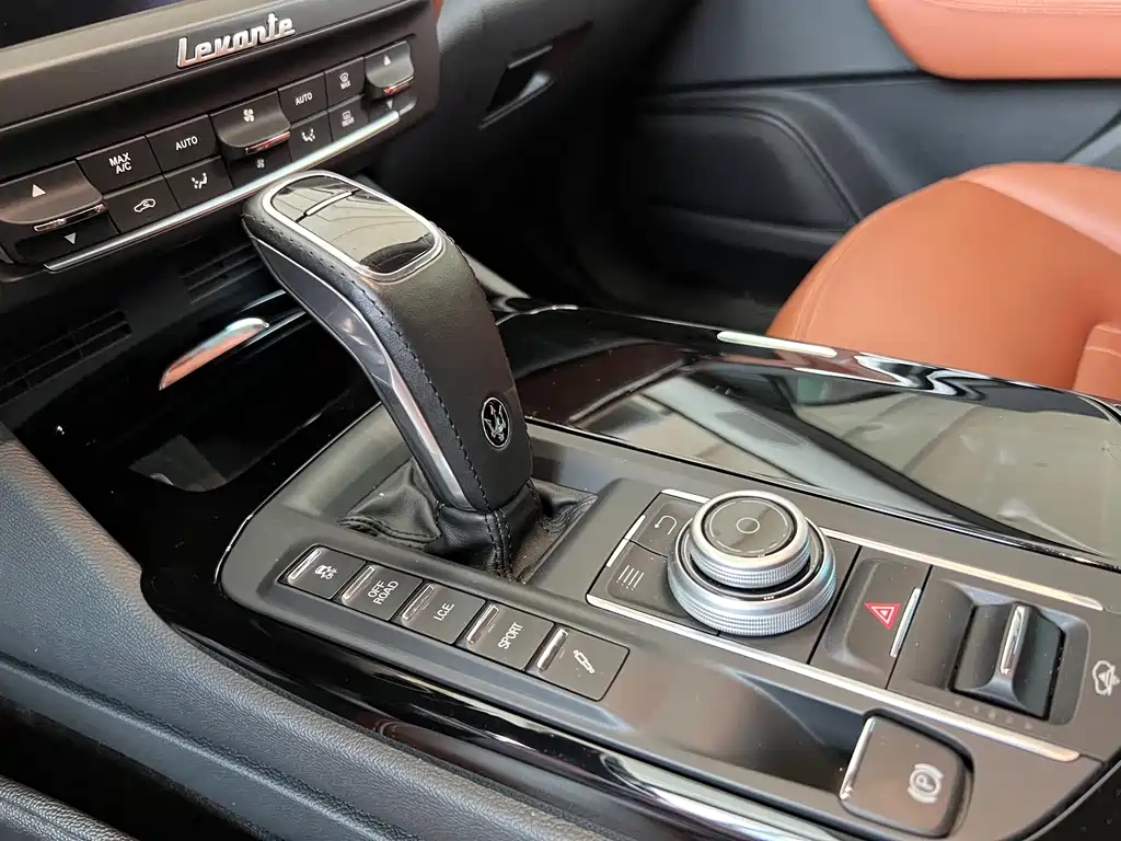 Maserati Levante 2020 — фото 13