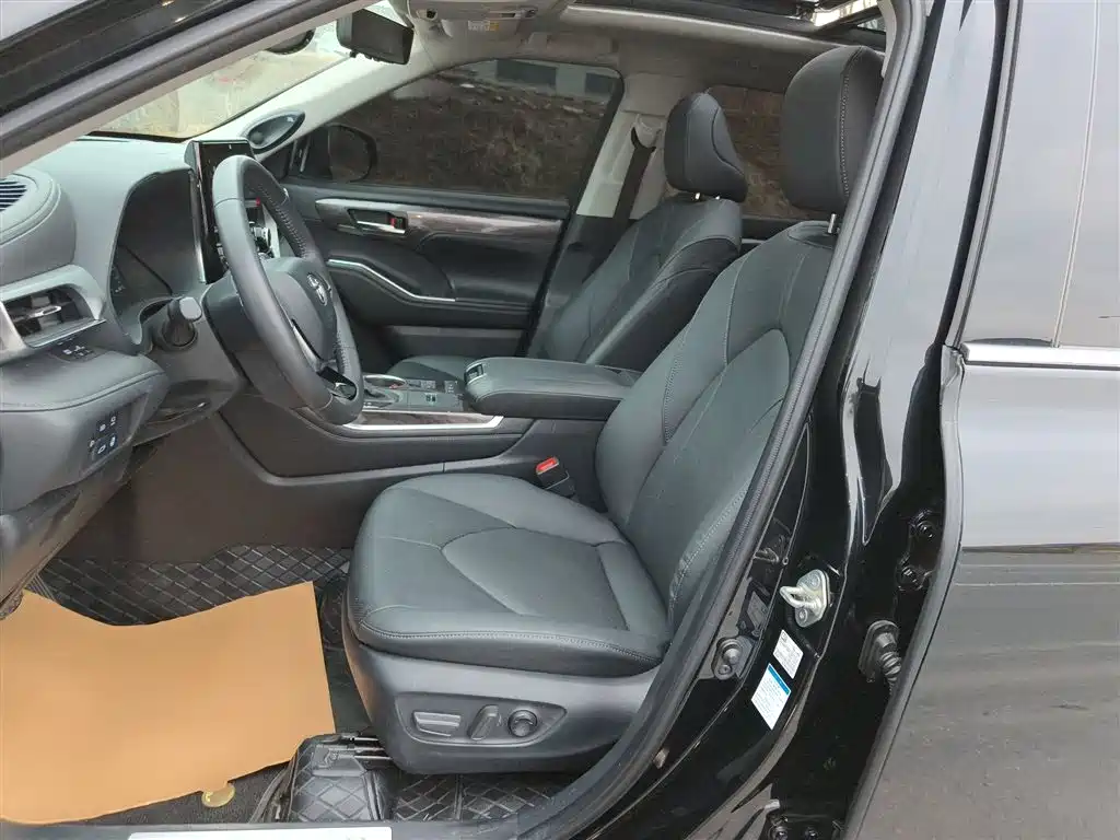 Toyota Highlander 2022 — фото 11