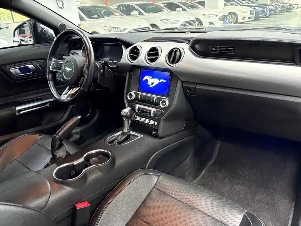 Ford Mustang 2021 — фото 12