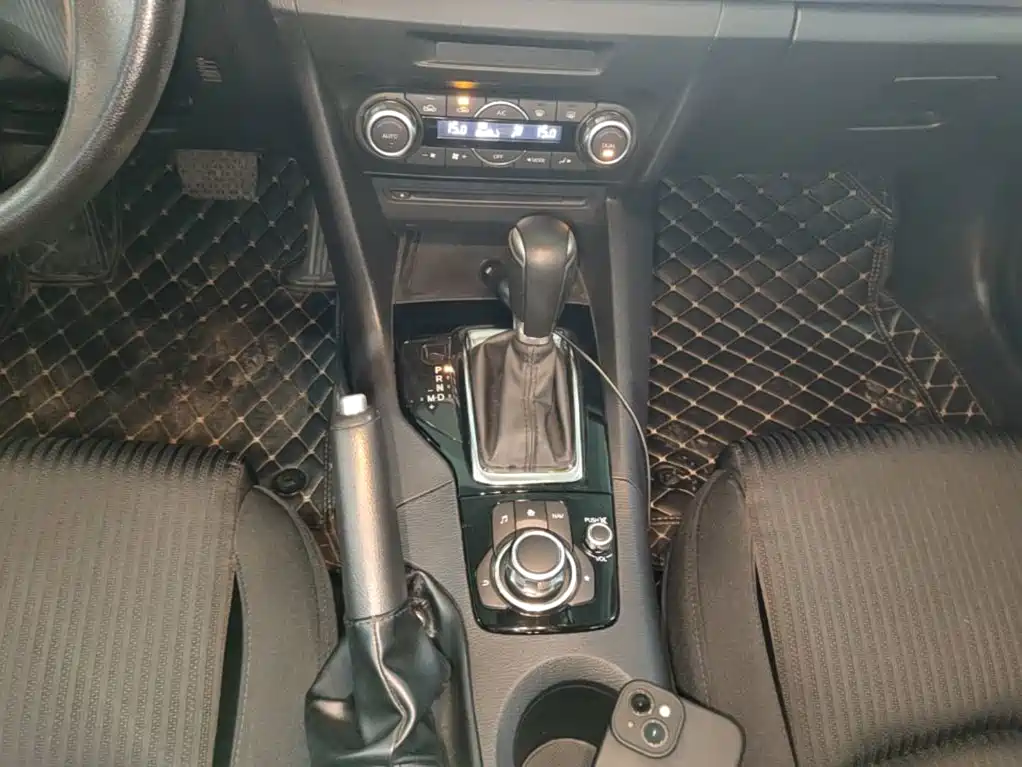 Mazda 3 Axela 2016 — фото 14