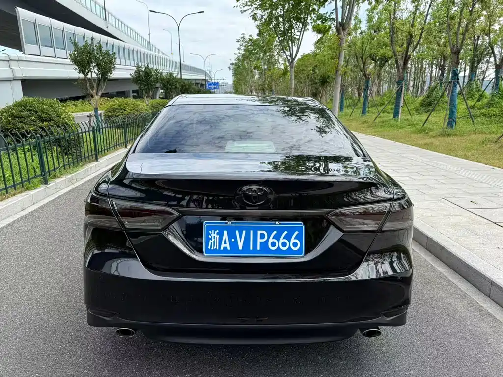 Toyota Camry 2018 — фото 6
