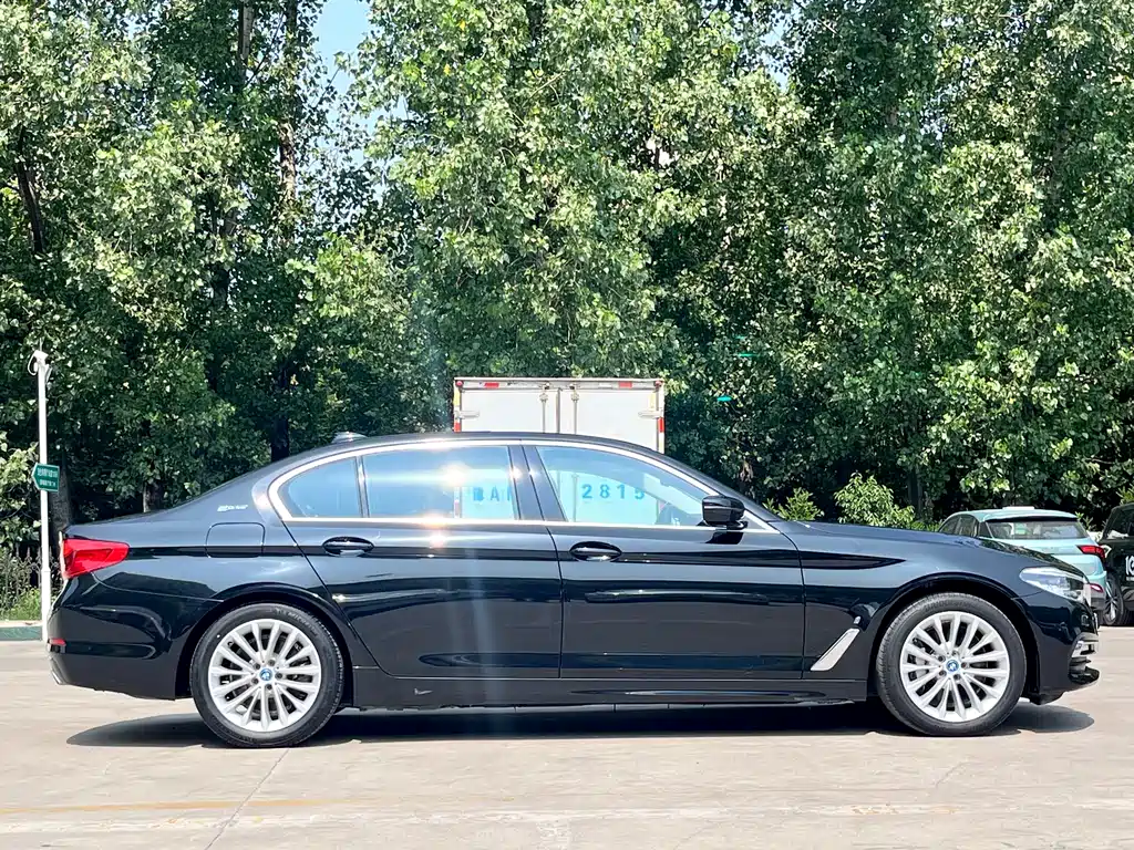 BMW 5 Series New Energy 2019 — фото 4