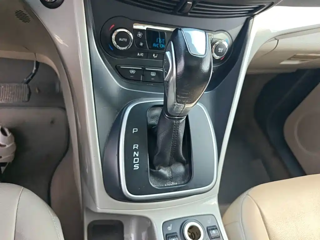 Ford Kuga 2014 — фото 14