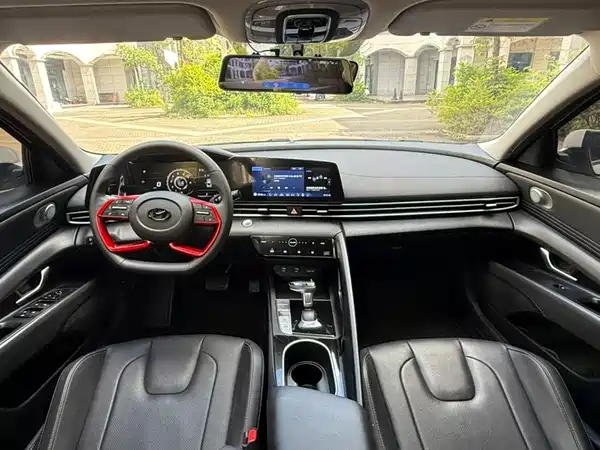 Hyundai Elantra 2022