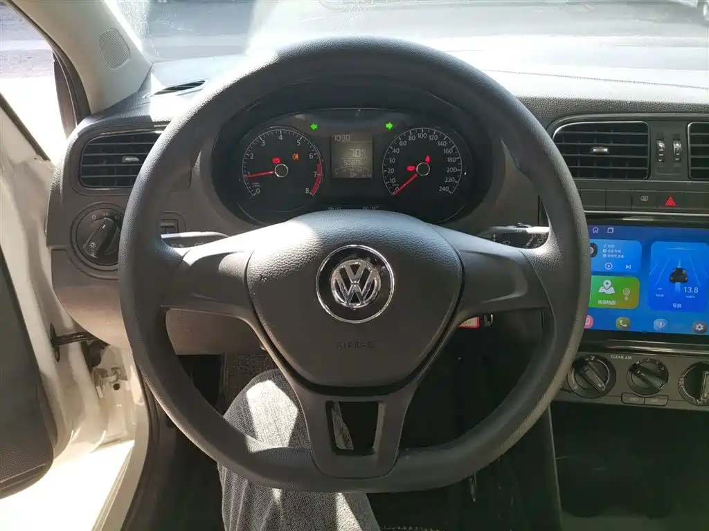Volkswagen Polo 2017 — фото 11