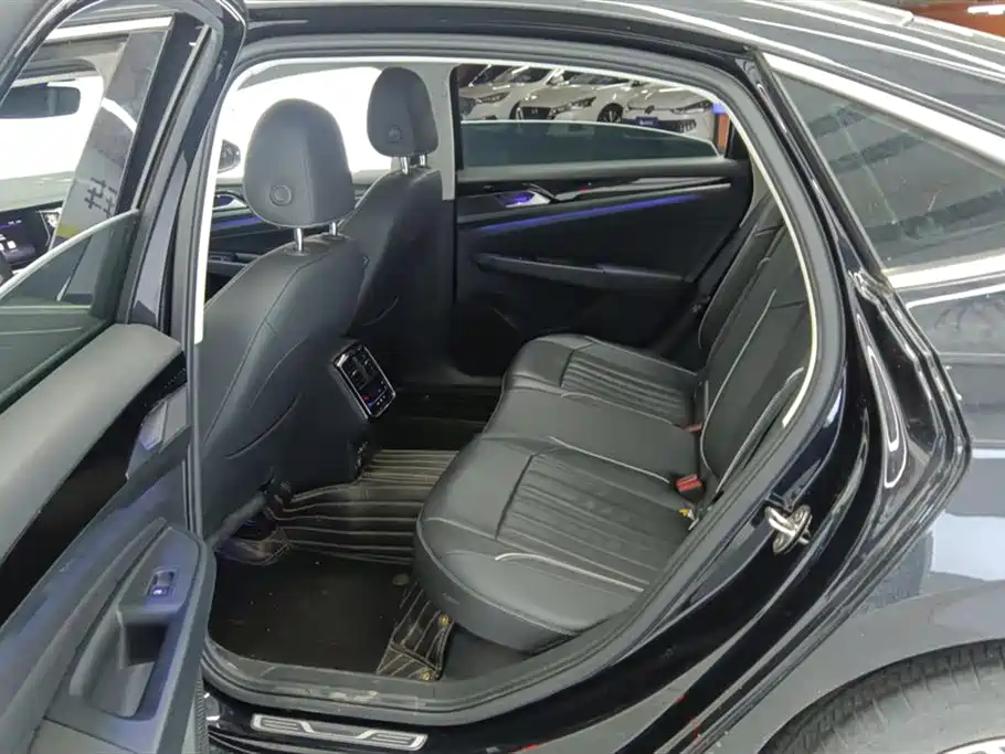 Volkswagen Passat 2023 — фото 11