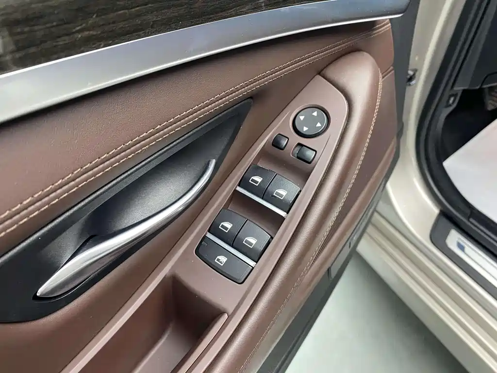 BMW 5 Series 2016 — фото 29