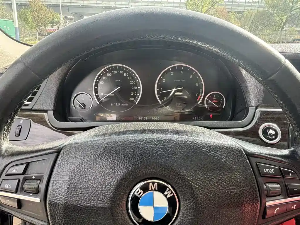 BMW 7 Series 2011 — фото 13