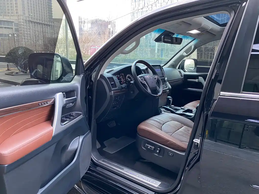 Toyota Land Cruiser 2019 — фото 12