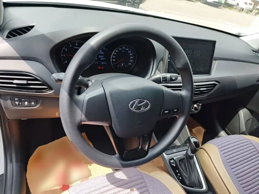 Hyundai Elantra 2023 — фото 11