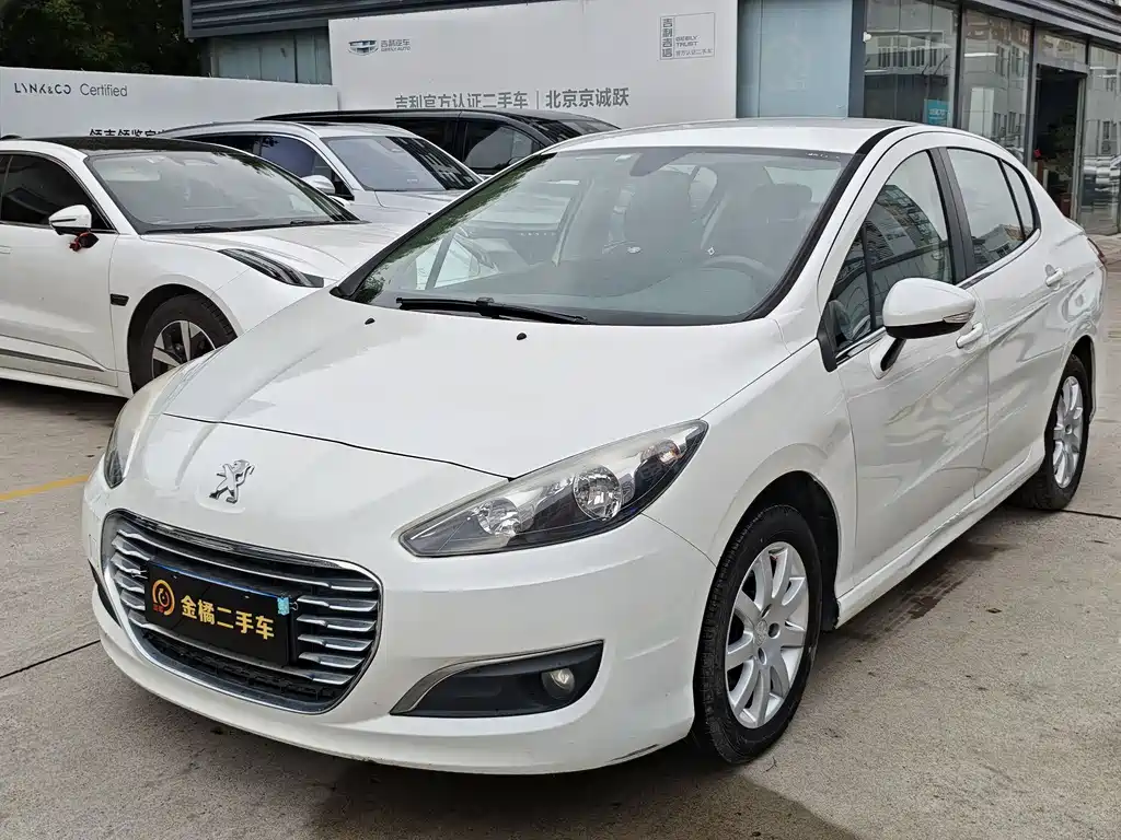 Peugeot 308 2015 — фото 1