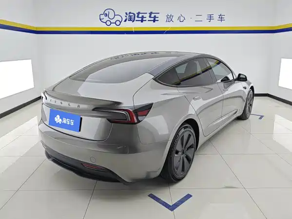 Tesla Model 3 2024