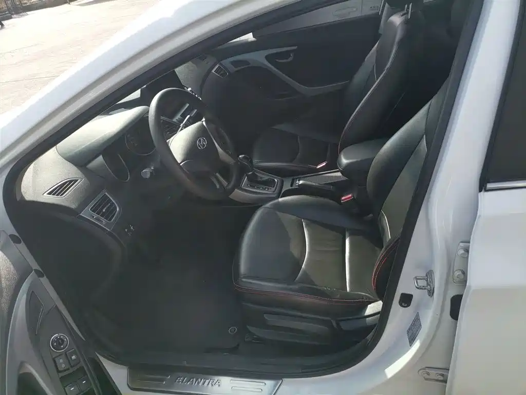 Hyundai Elantra Langdong 2017 — фото 11